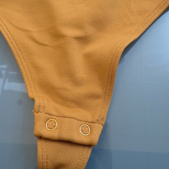 Aritzia Babaton Mustard Long Sleeve Boatneck Thong-cut Soft Bodysuit size XS - Picture 4 of 9